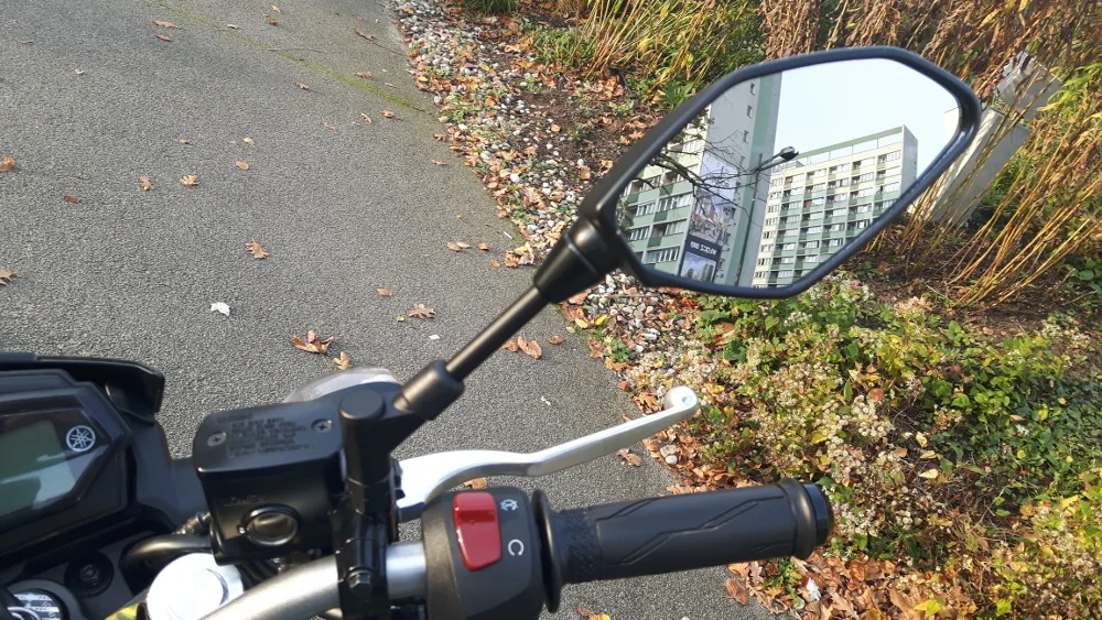Lusterka mogłyby być odrobinę większe.