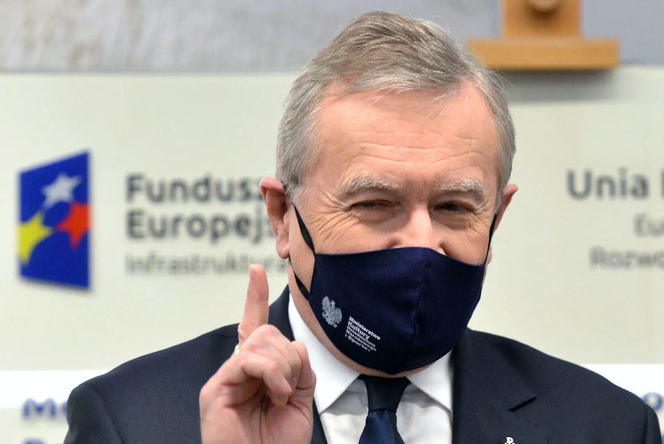 Piotr Gliński, minister kultury i dziedzictwa narodowego w rządzie PiS, za pośrednictwem Funduszu Patriotycznego finansuje nacjonalistów związanych z Robertem Bąkiewiczem.
