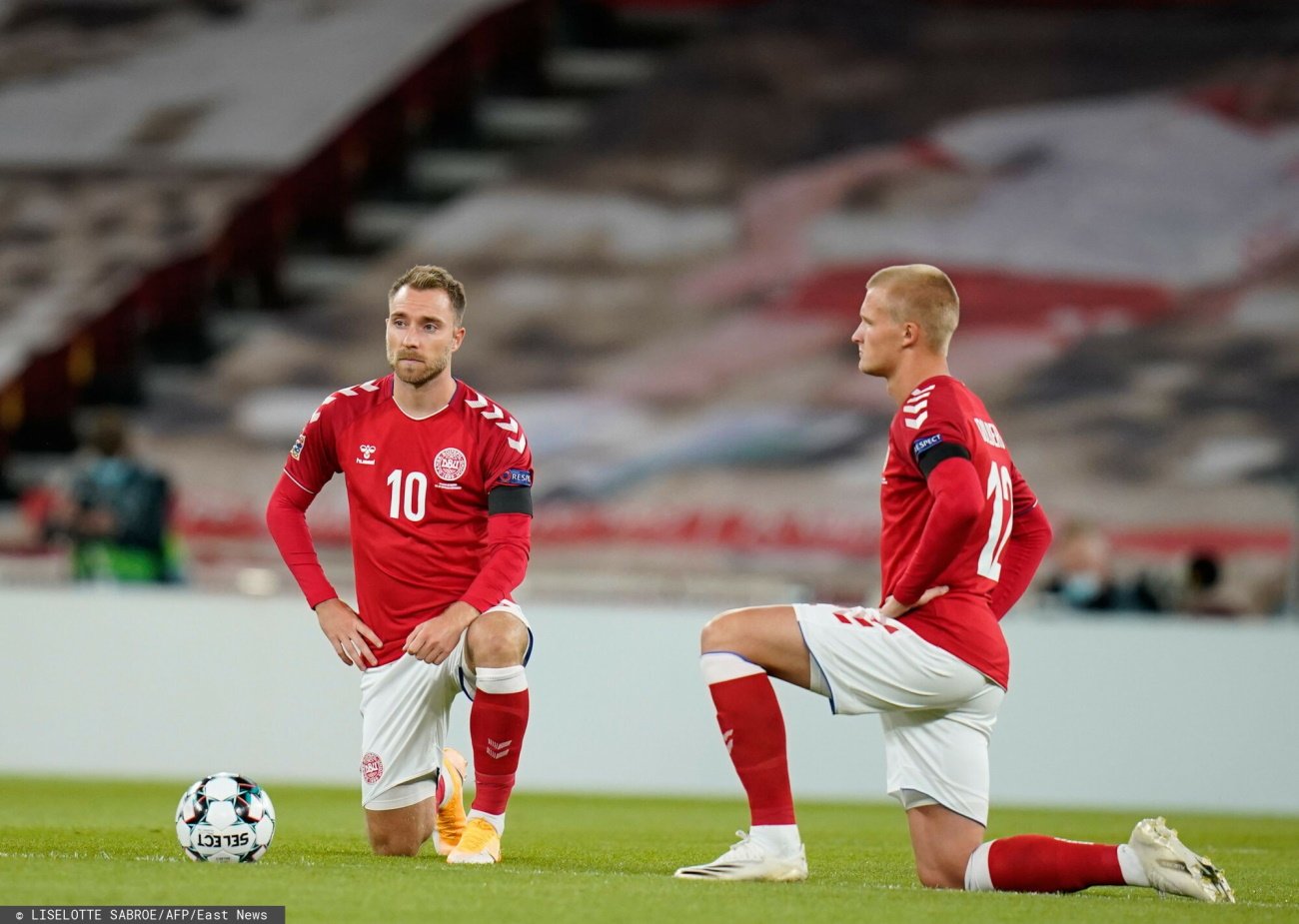 Christian Eriksen (10) nie obejrzy meczu z trybun, ale koledzy przygotowali dla niego niespodziankę