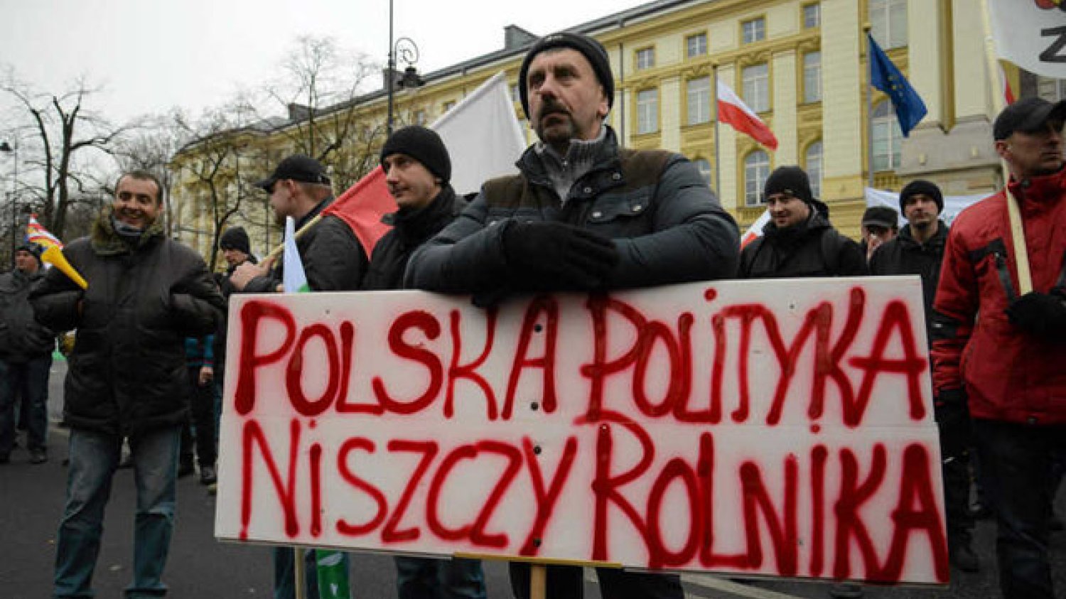 Na polskiej wsi rośnie złość. Z powodu niekompetencji rządu rolnicy nie dostają pieniędzy z Unii Europejskiej.