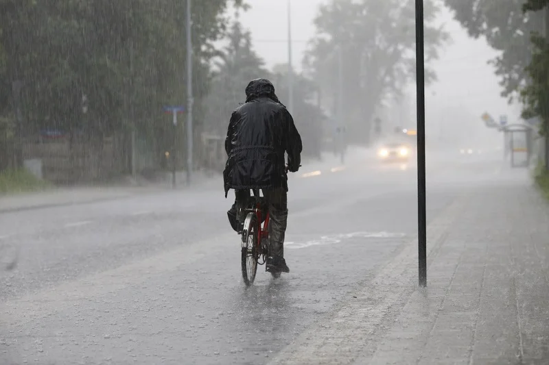 Do Polski nadciągają burze i silny wiatr.
