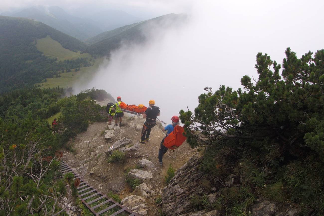 W niedzielę podczas pobytu w Karpatach na Słowacji małżeństwo zostało porażone piorunem