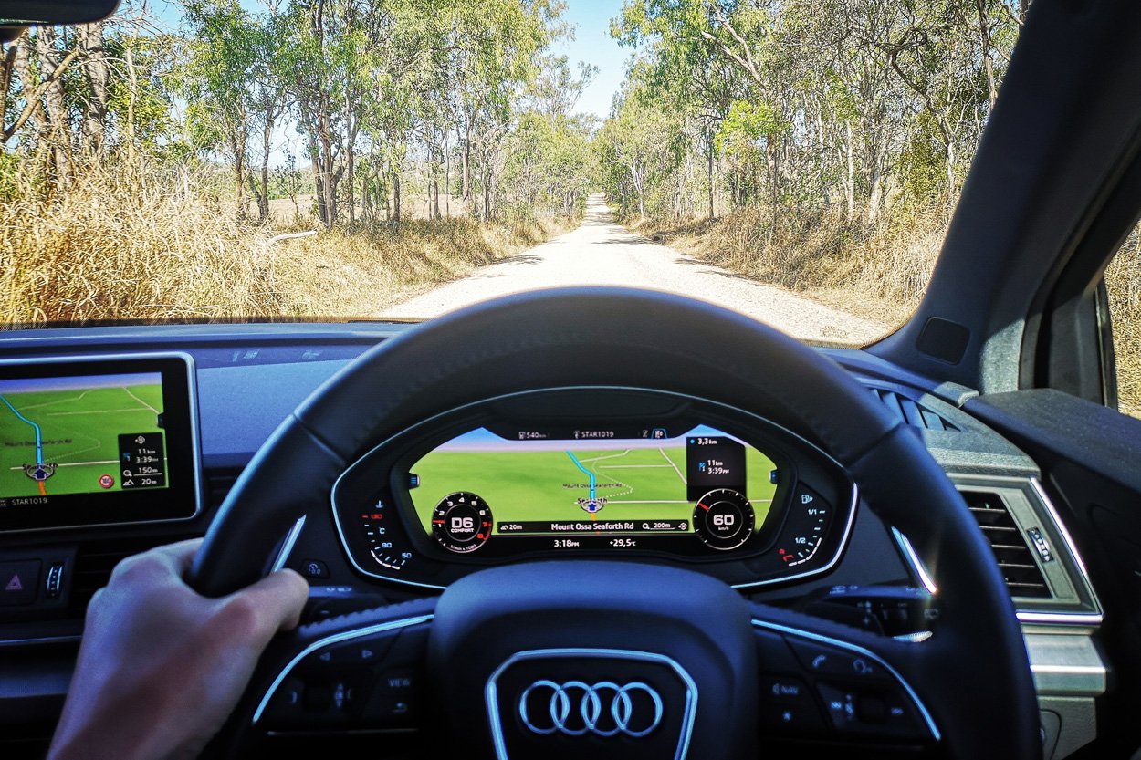 Do ruchu lewostronnego trzeba się przyzwyczaić. Na początku jest... bardzo dziwnie.