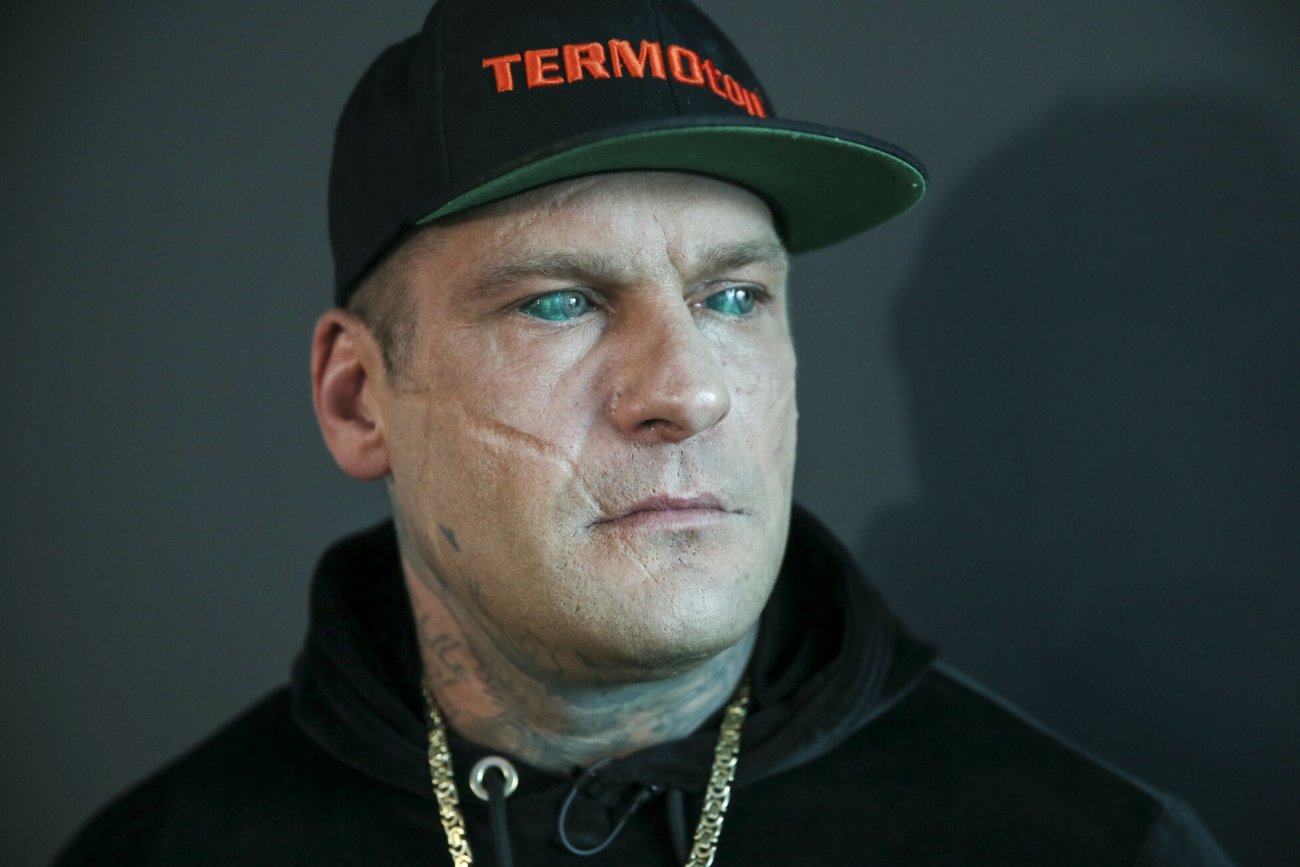 Popek dzieli się z fanami na YouTube życiowymi radami.