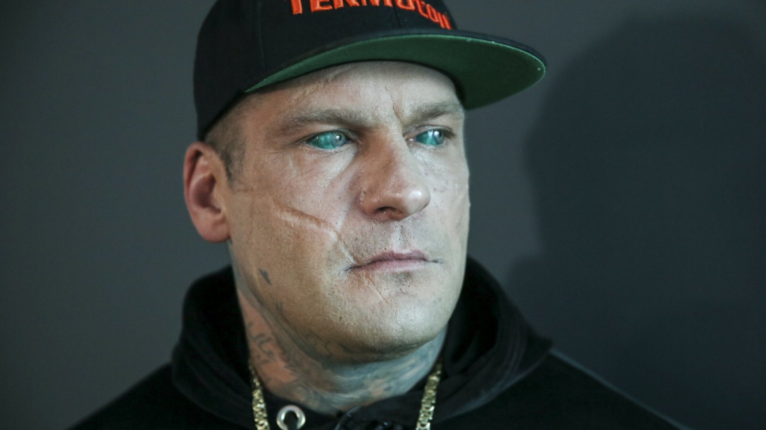 Popek dzieli się z fanami na YouTube życiowymi radami.