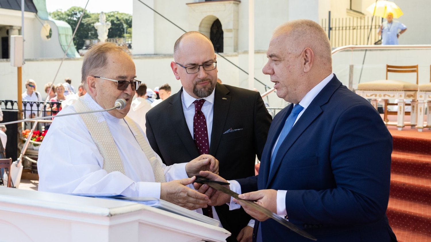 Miecz dla Tadeusza Rydzyka. Niemiecki ekspert zabrał głos.