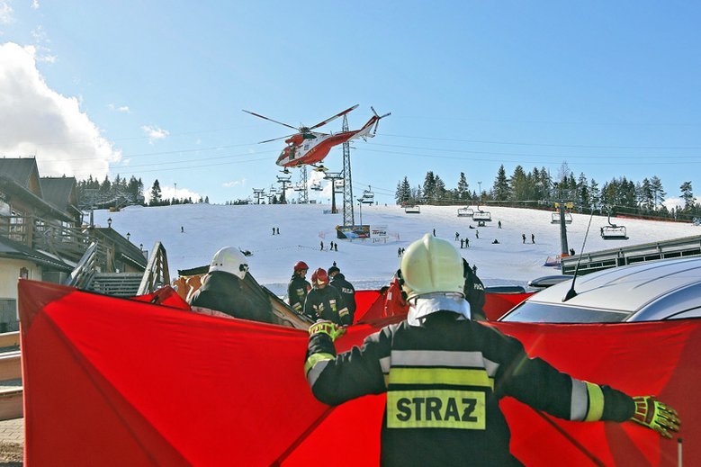 W Białce Tatrzańskiej drewniana brama uderzyła 70-letnią kobietę oraz jej 7-letniego wnuka. Kobieta zginęła na miejscu, a dziecko zmarło w piątek w szpitalu.