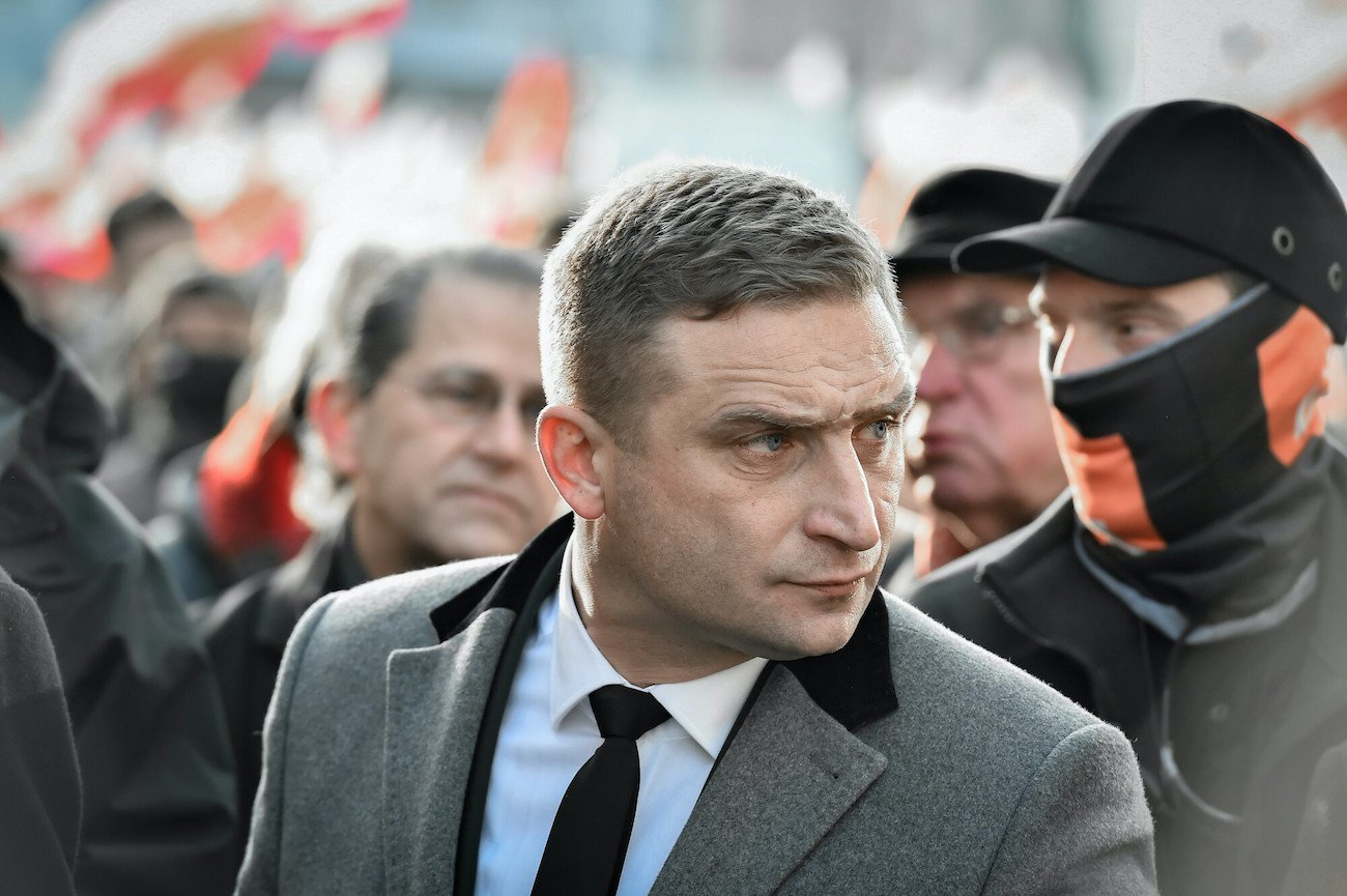 Robert Bąkiewicz podczas marszu nacjonalistów (2021).