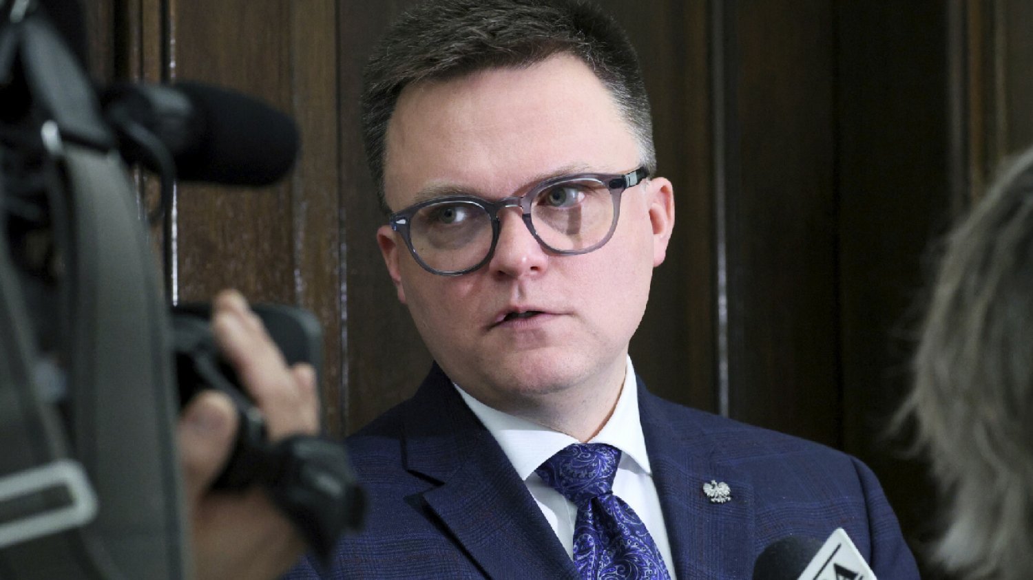 Moja dziewczyna zaszła w ciążę. Według Hołowni mam zapytać sąsiada, czy może zrobić aborcję.