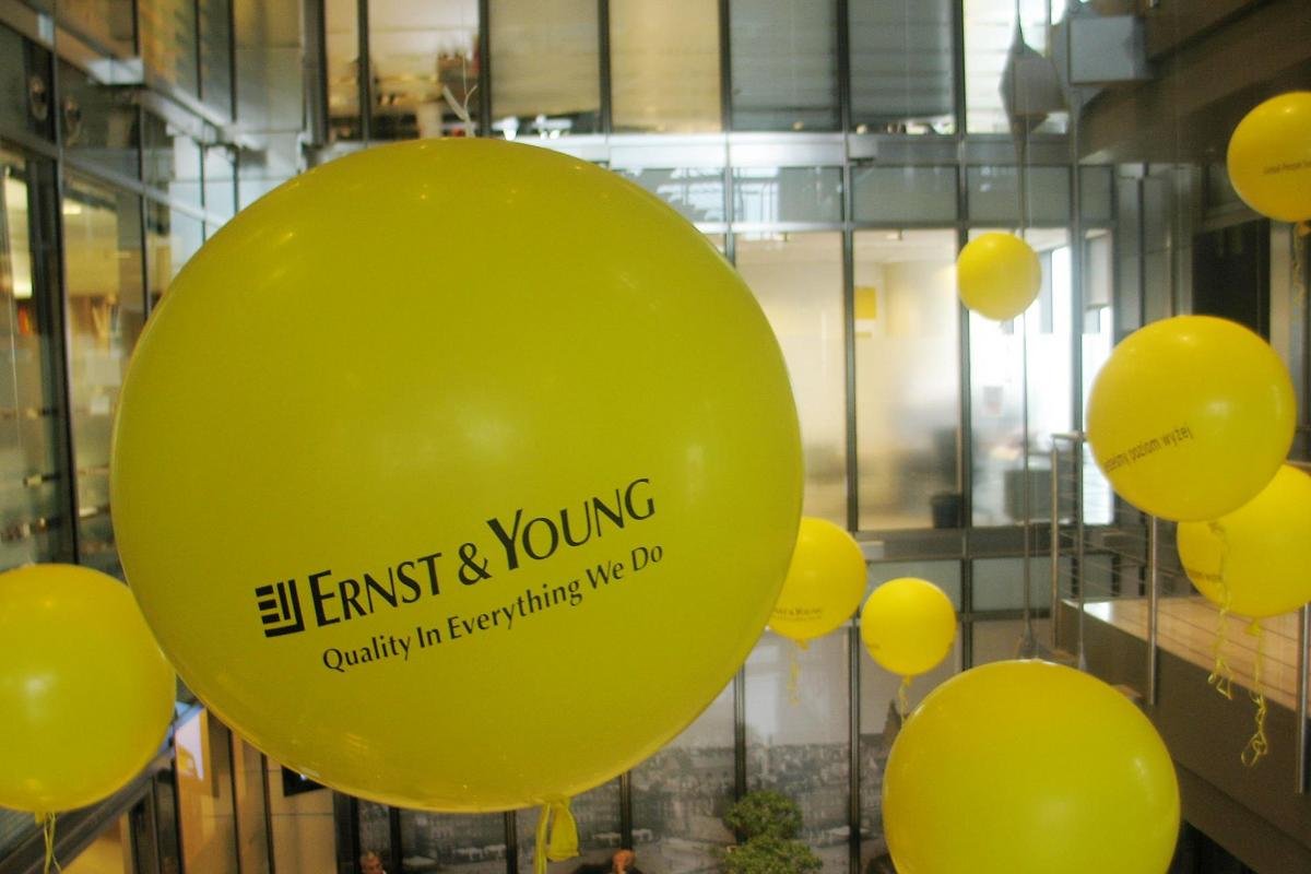 E&Y jest jedną z większych firm doradczych w Polsce i na świecie