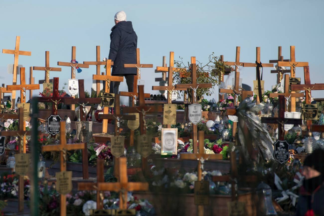 Nowe groby na gdańskim cmentarzu