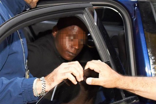 Butungu pomimo tego, że jest wielokrotnym mordercą, jakimś cudem dostał się do Włoch.