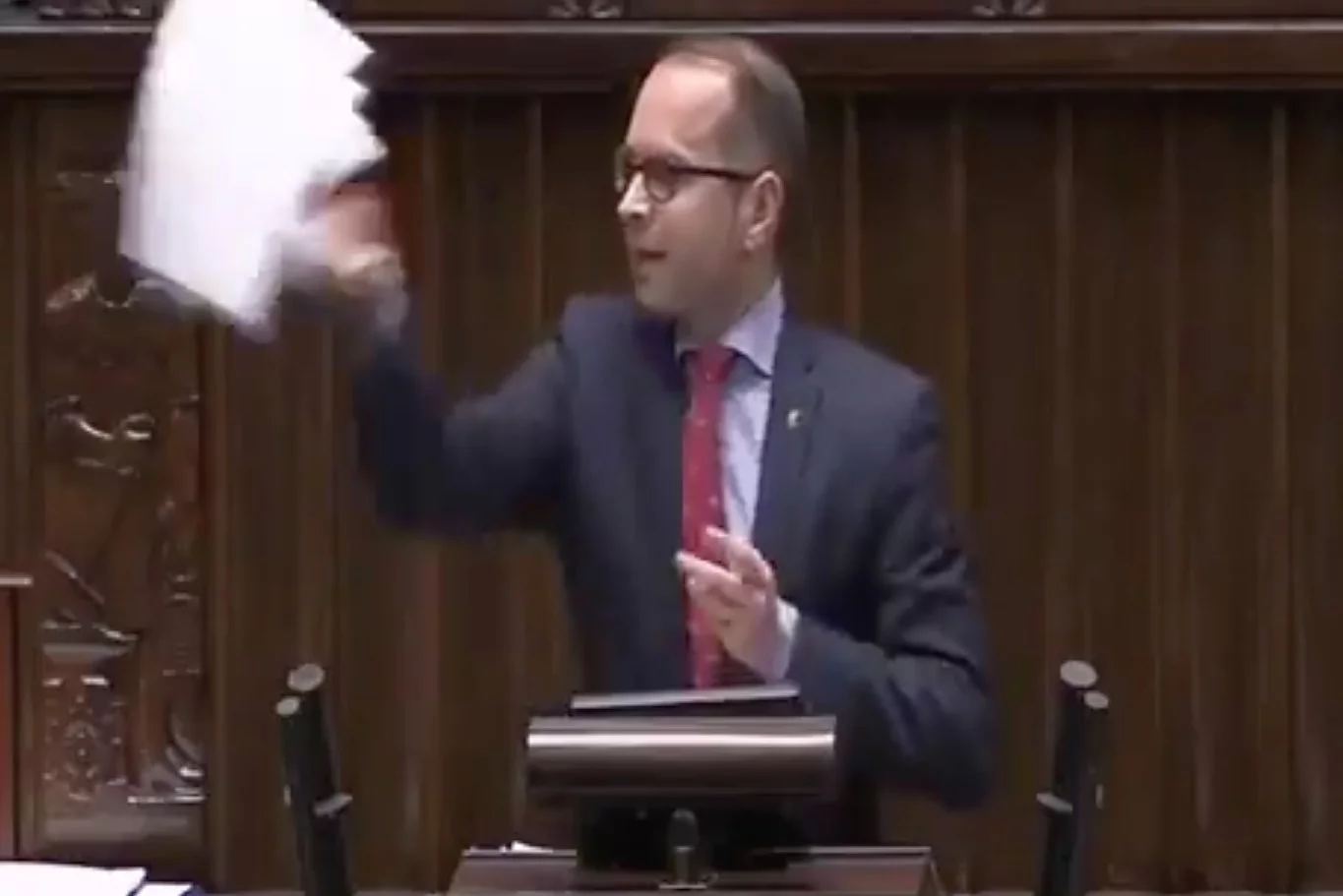 Poseł Szczerba był bardzo ekstrawertyczny w Sejmie w środowy wieczór.
