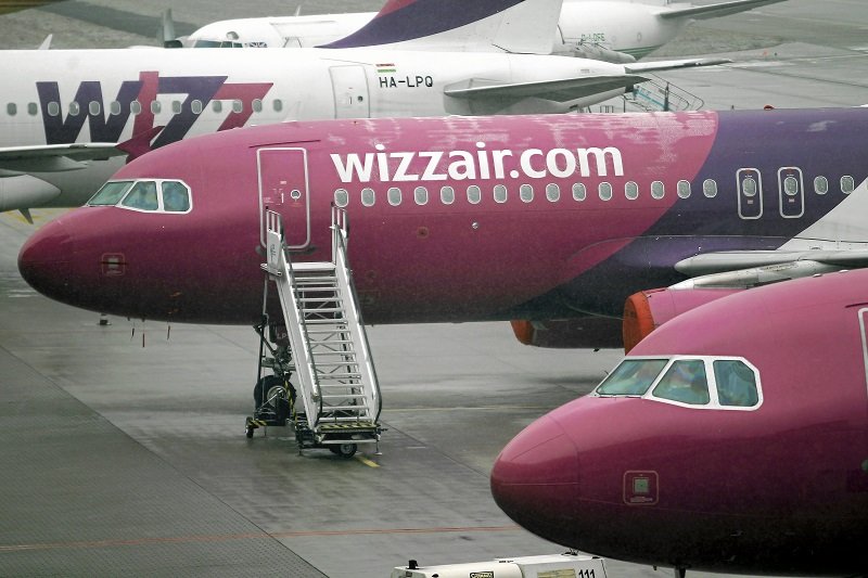 Polska wznowiła międzynarodowy ruch lotniczy, ale nadal obowiązuje zakaz lotów m.in. do Wielkiej Brytanii.