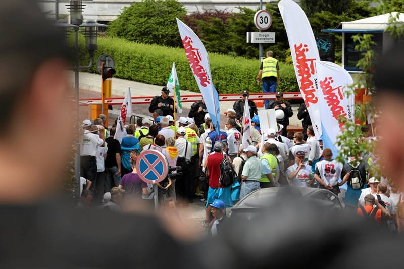 Piątkowe protesty "Solidarności" pod Sejmem