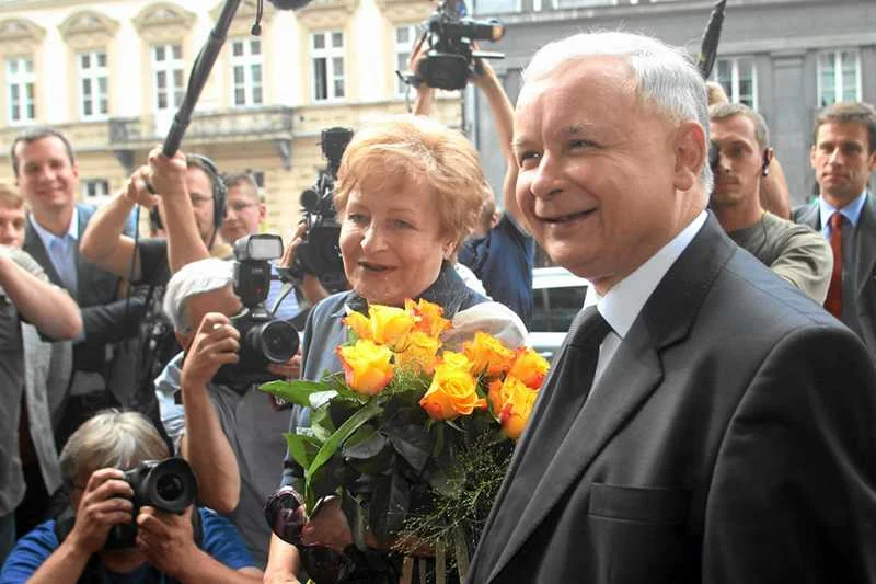 Zyta Gilowska i Jarosław Kaczyński po spotkaniu, po którym prezes PiS ogłosił, że ekonomistka zostanie reprezentantką partii w debatach ekonomicznych
