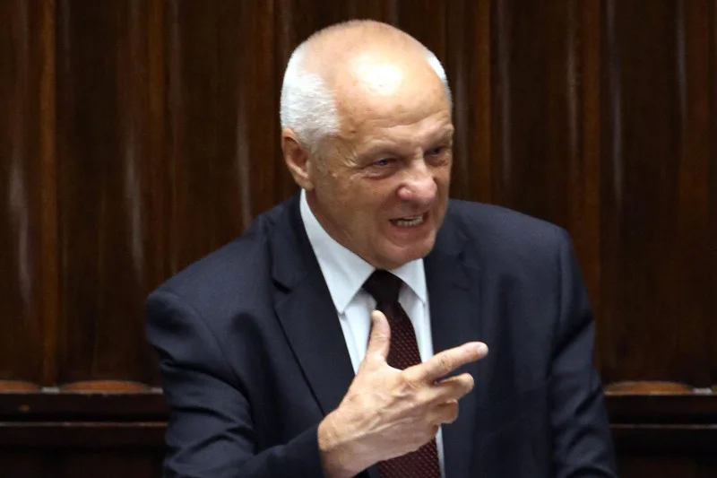 "Bardzo się cieszę, że Schetyna już nie jest moim szefem" – mówi Niesiołowski.