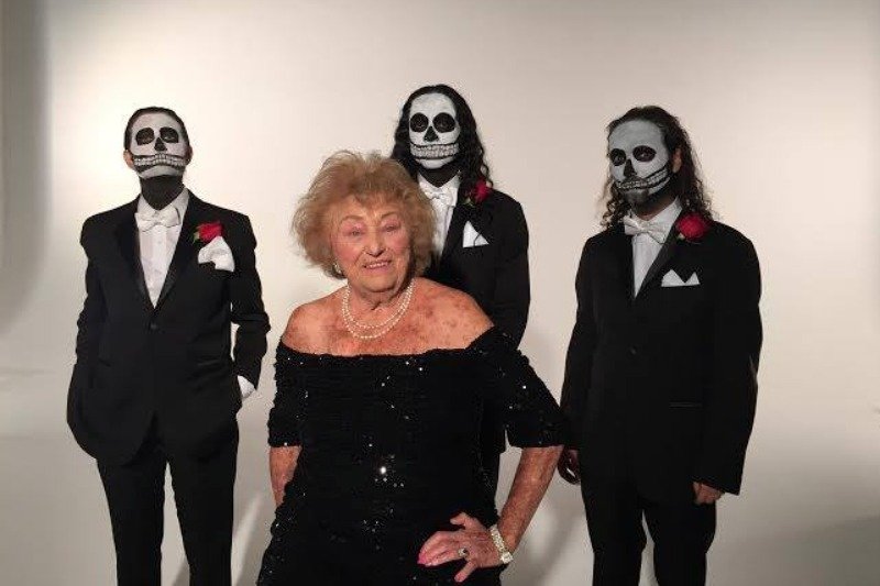 Inge Ginsberg nie jest zwykłą emerytką. 96-latka śpiewa w zespole deathmetalowym