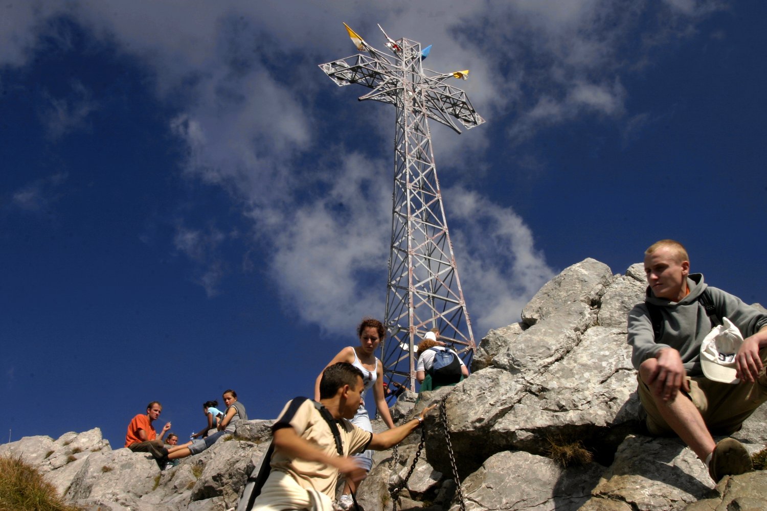 Dyrekcja Tatrzańskiego Parku Narodowego otrzymała prośbę o wypożyczenia krzyża z Giewontu. Dziwne prośby przesyłane do Tatr stały się już normą.
