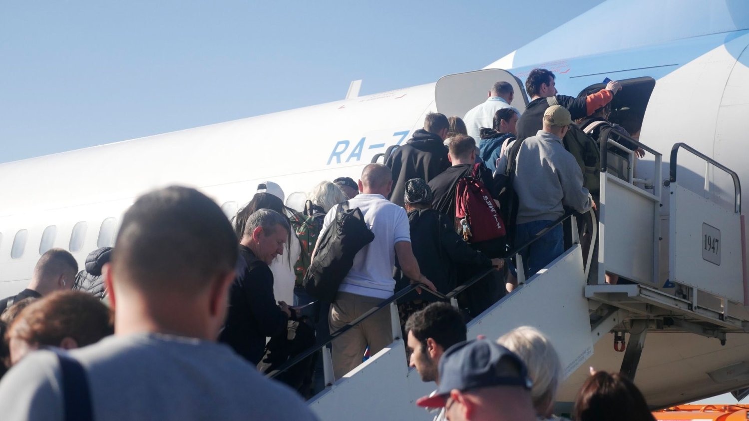 Znany przewoźnik odwołał wiele lotów, teraz próbuje zdobyć klientów Lufthansa zapewnia, że paliwo się nie skończy