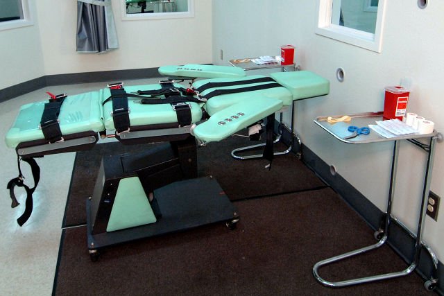 Sala, w której wykonuje się wyroki śmierci (amerykańskie więzienie w San Quentin)