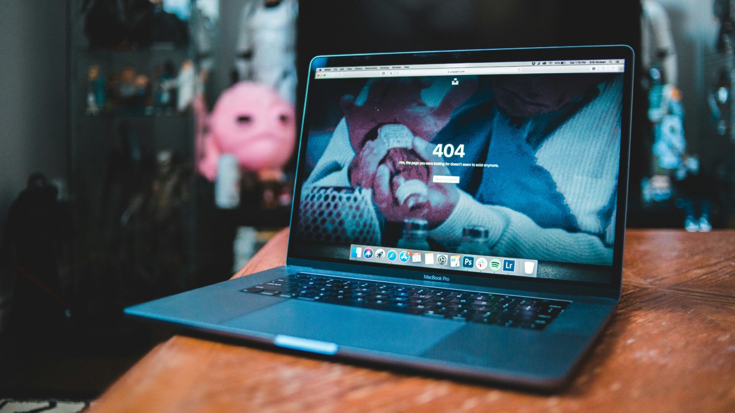 Nie działa połowa internetu. Awaria Google, Slack, Tinder, Fortnite Internetowa awaria objęła mnóstwo stron i aplikacji. Co nie działa przez problemy z AWS?