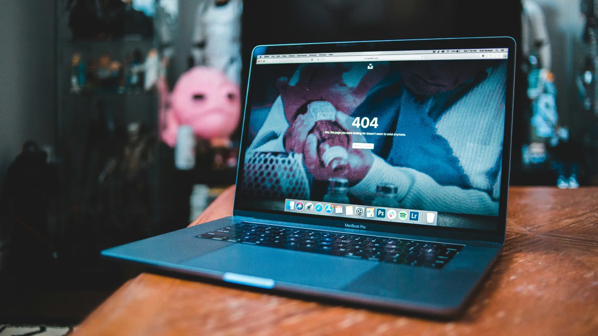 Nie działa połowa internetu. Awaria Google, Slack, Tinder, Fortnite Internetowa awaria objęła mnóstwo stron i aplikacji. Co nie działa przez problemy z AWS?