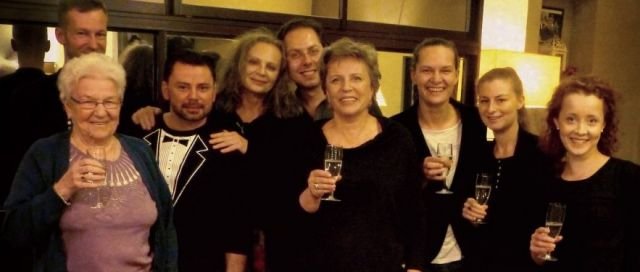 Sławka ( w różowej bluzce) jest ze mną , jest moją garderobiną od początku angażu do Teatru Powszechnego. 23 lata z małą przerwą .