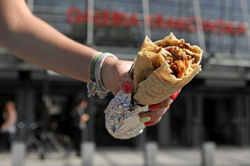 Kraków, Warszawa, Opole, czy Skierniewice – ulicami polskich miast rządzą budki z kebabami