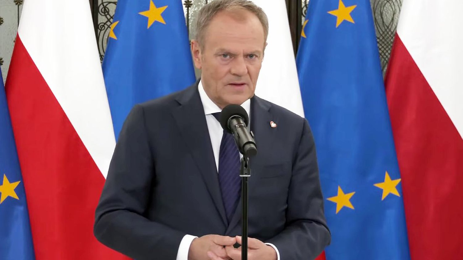 Premier Donald Tusk odpowiada wiceprezesowi PiS Antoniemu Macierewiczowi ws. katastrofy smoleńskiej. Premier Donald Tusk