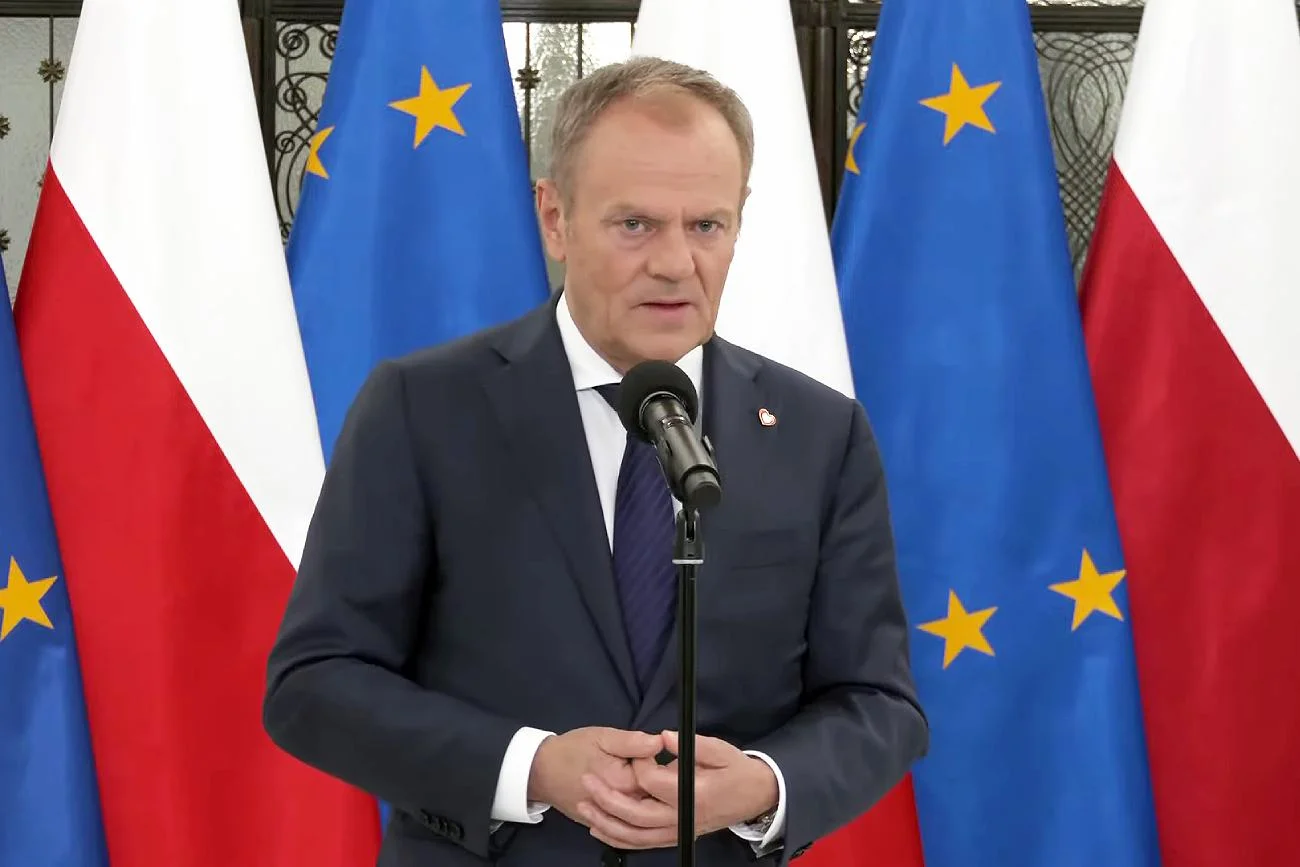 Premier Donald Tusk odpowiada wiceprezesowi PiS Antoniemu Macierewiczowi ws. katastrofy smoleńskiej. Premier Donald Tusk