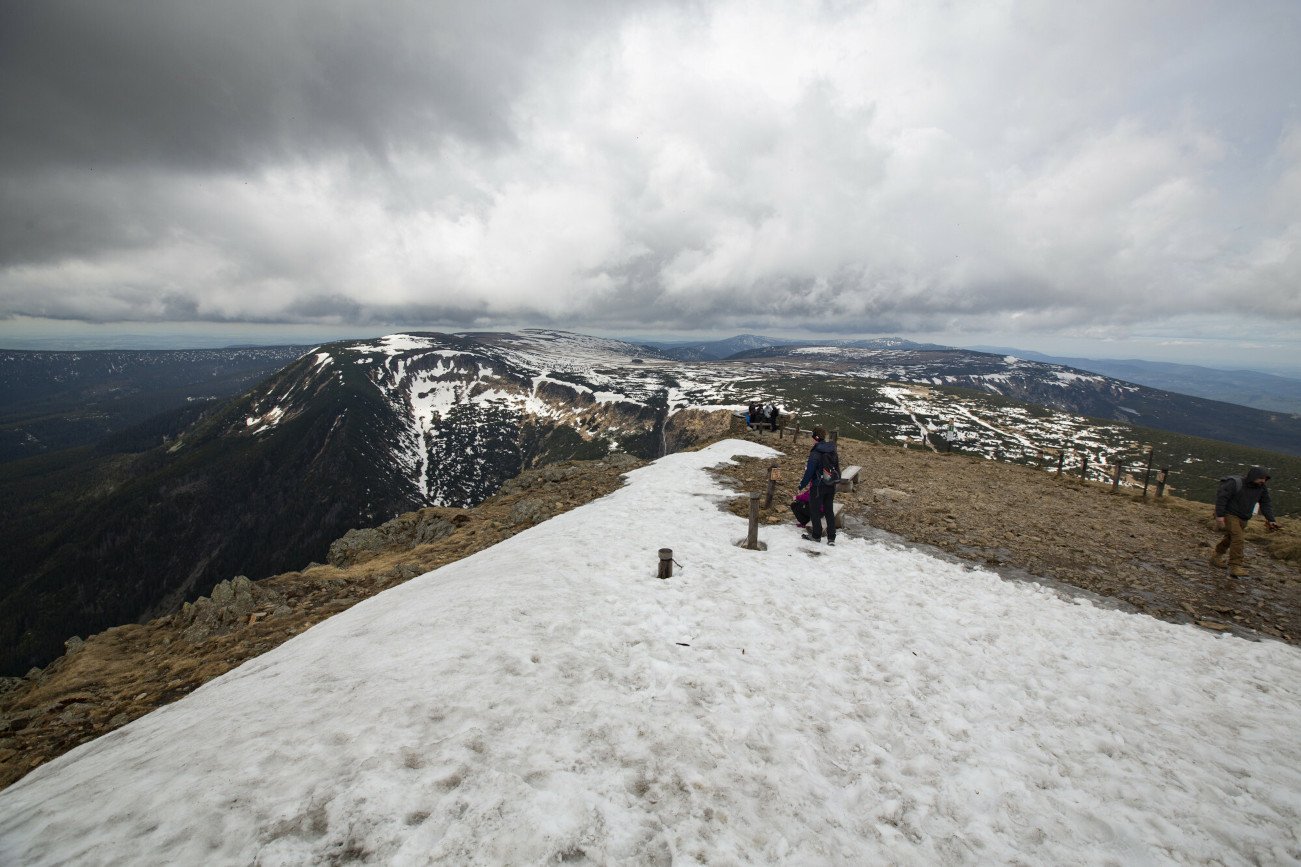 Atak zimy w górach. Odczuwalna temperatura na Śnieżce to nawet minus 35 stopni Celsjusza.