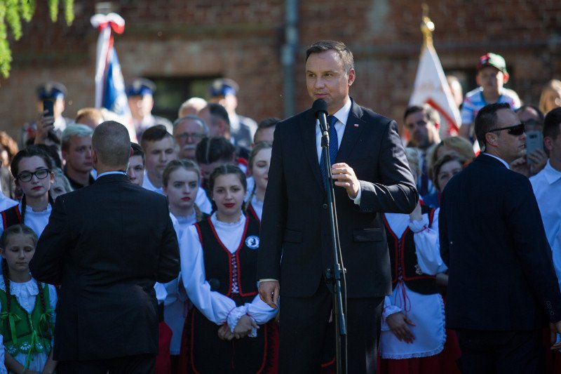 Prezydent Andrzej Duda namawia Polaków, aby wzięli udział w referendum konsultacyjnym, które miałoby się odbyć 10 i 11 listopada.