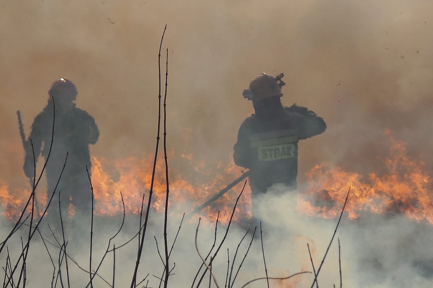 Czasem strażacy muszą gasić pożary swoich kolegów po fachu