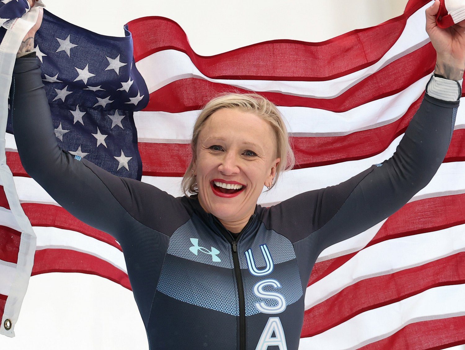 Kaillie Humphries świętuje złoty medal olimpijski wywalczony w barwach USA