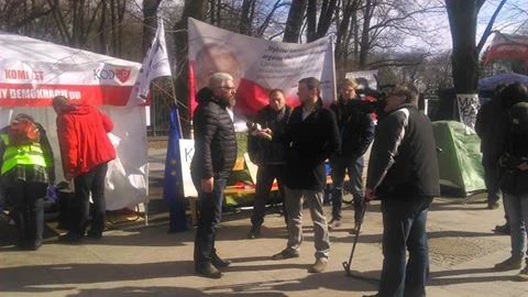 Andrzej Miszk tuż po rozpoczęciu głodówki udziela wywiadu dla TVP Info