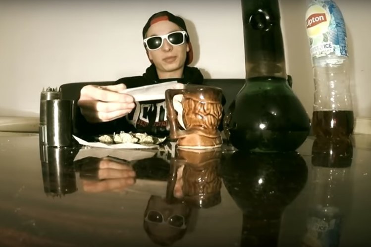 Patryk Jaki odciął się od młodszego brata. Pomoc Filipowi J. oskarżonemu o posiadane narkotyków zadeklarował za to ojciec obu mężczyzn, Ireneusz Jaki.