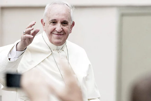 Papież podczas wielkosobotniej homilii apelował do wiernych o pokorę, wyzbycie się obojętności i wyrozumiałości.