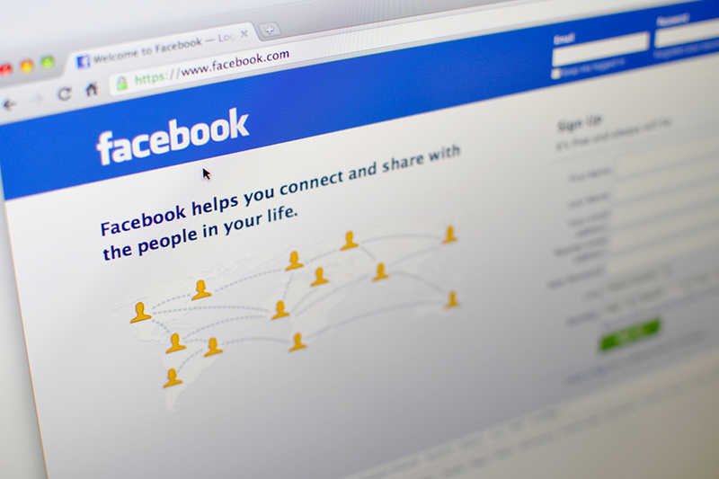 Nie zapomnij wylogować się z Facebooka, bo możesz zostać gejem albo zajść w ciążę