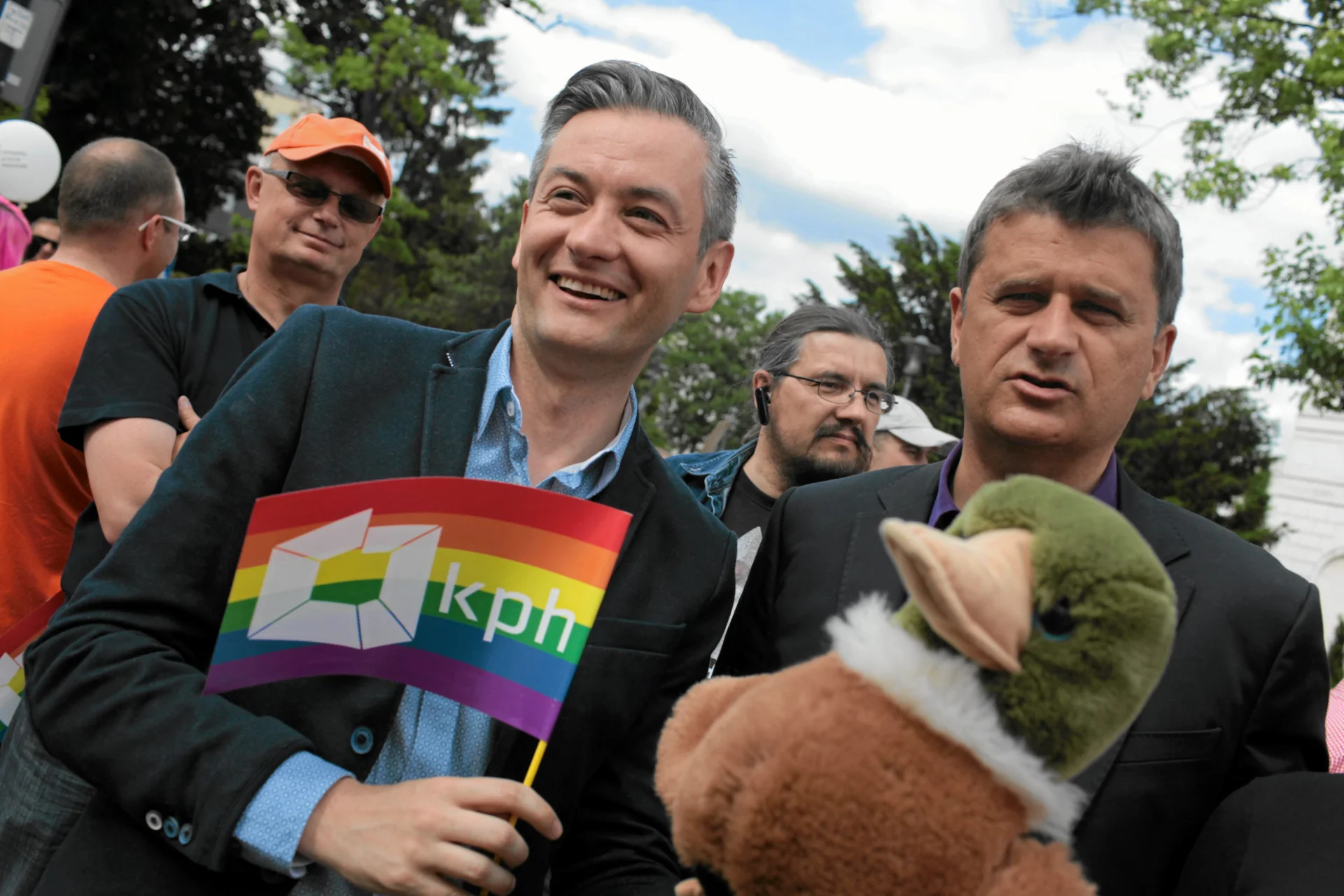 Biedroń zasłynął jako członek ruchu LGBT i współtwórca Kampanii Przeciw Homofobii.