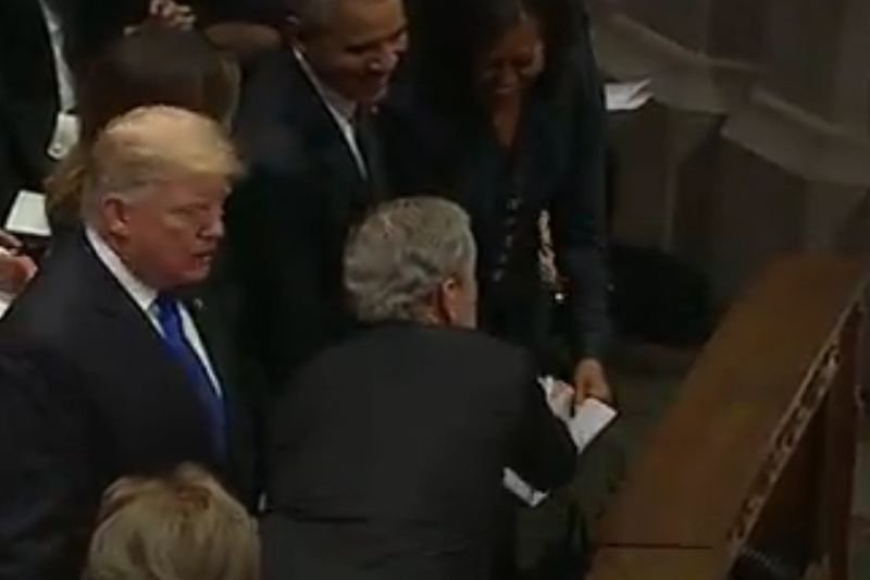 Były prezydent zaskoczył byłą pierwszą damę.