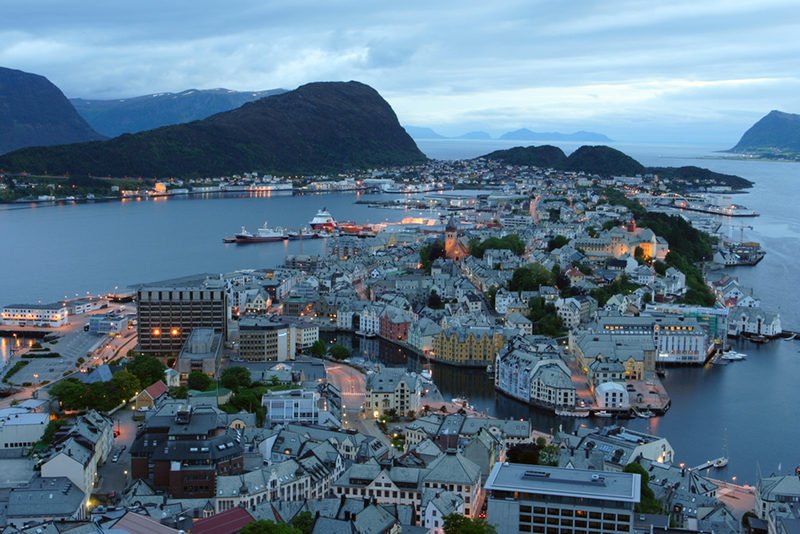 Dzięki pracy w Norwegii można uzbierać na kupno domu w niecałe 7 lat. Okazuje się jednak, że nie wszystkim się to udaje. Trzeba liczyć się z naprawdę ciężką pracą.