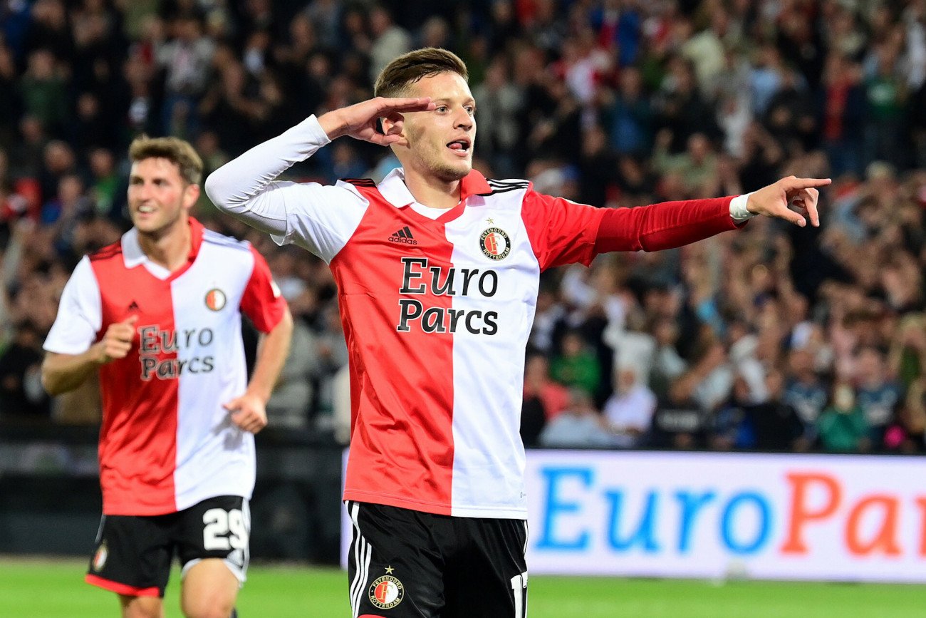 Sebastian Szymański w dotychczasowych meczach ligi holenderskiej zdobył dwa gole i zaliczył trzy asysty.