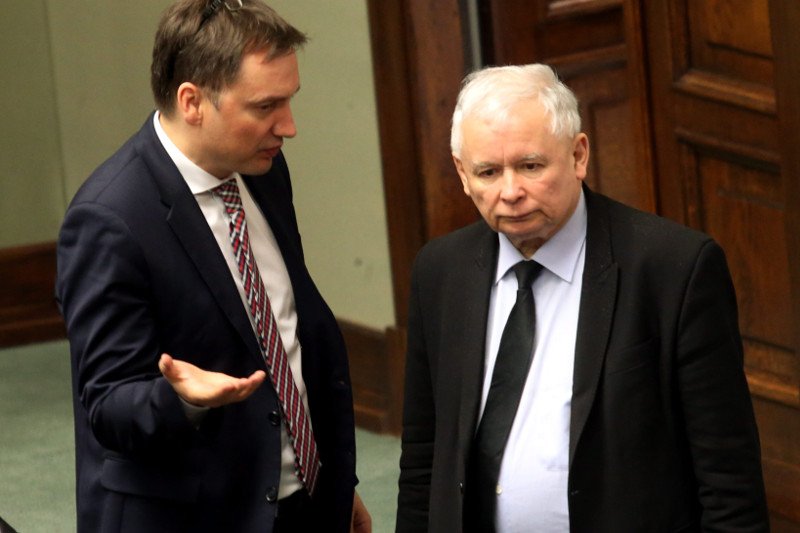 Minister Ziobro i poseł Kaczyński zaprezentowali ustawę przeciwko dzikiej reprywatyzacji.
