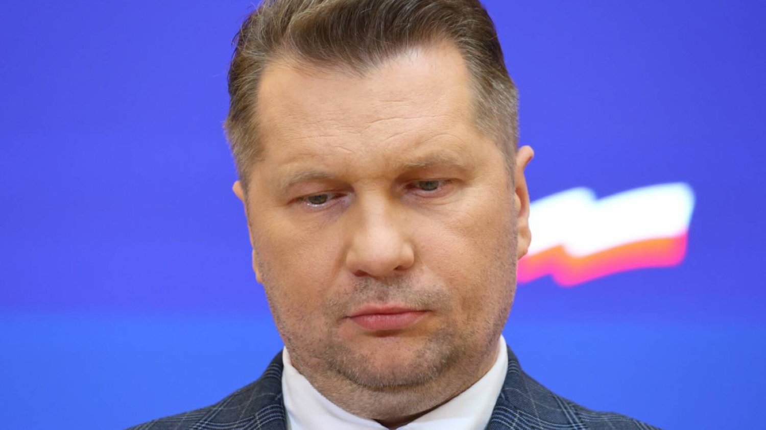 Podręcznik do HiT-u zachwalany przez Czarnka z negatywną opinią - język
