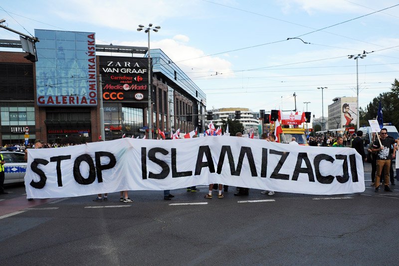 Europejczycy boją się islamizacji ze strony uchodźców, a nie mają świadomości, że zachodzi ona na zupełnie innym obszarze...