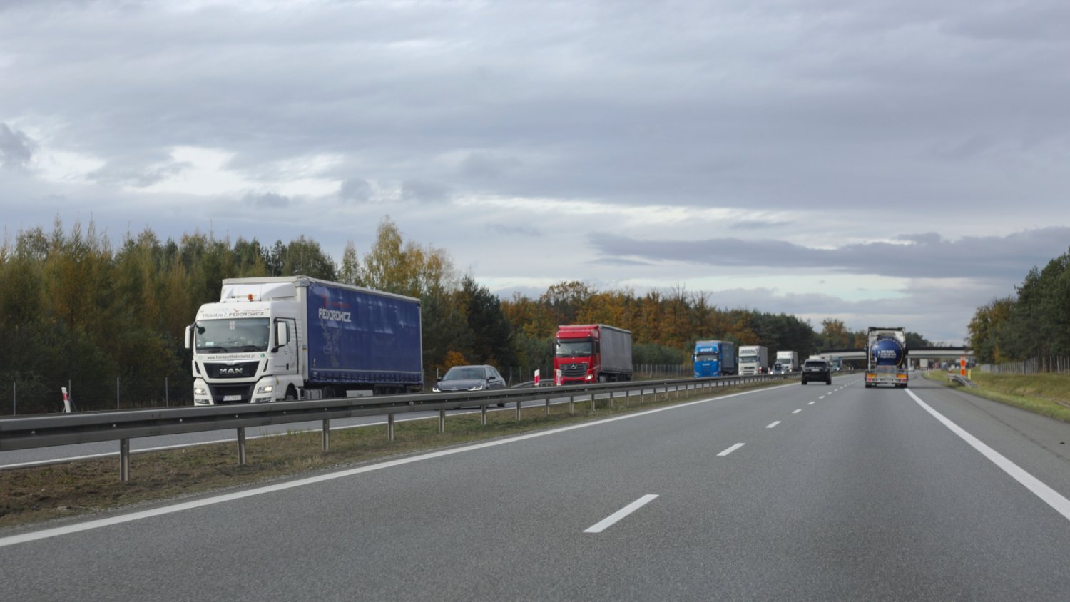 A4 dostatnie trzeci pas. W końcu, bo ten odcinek to żywy przykład, jak upchnąć słonia w maluchu