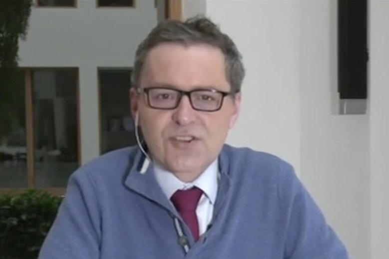 "Ten dzień, kiedy cały polski internet zajmuje się jednym alkoholikiem, zamiast relacjonować protesty tysięcy ludzi"