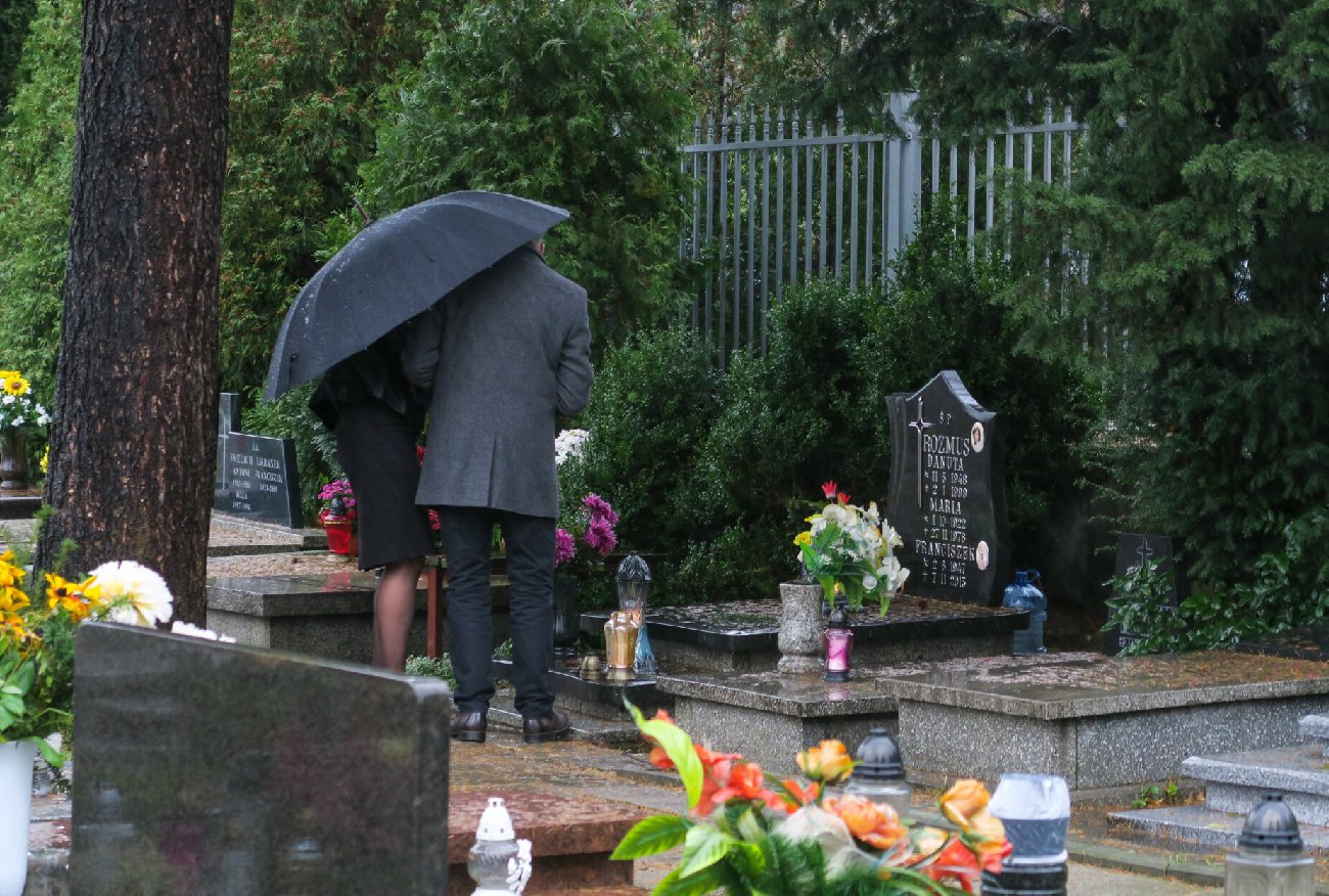 Szczegółowa pogoda na Wszystkich Świętych i Zaduszki. Będą zaskoczenia.