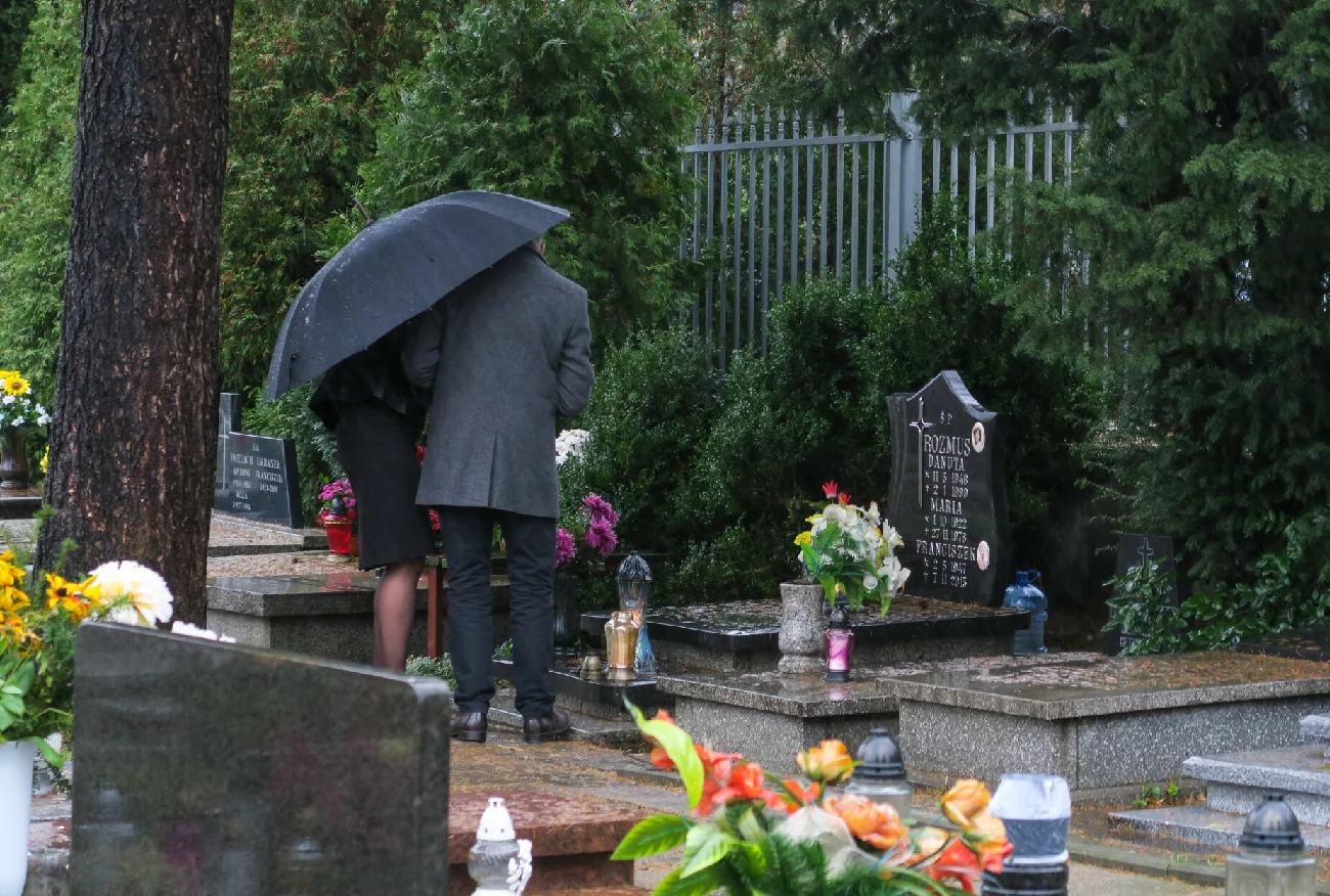 Szczegółowa pogoda na Wszystkich Świętych i Zaduszki. Będą zaskoczenia.